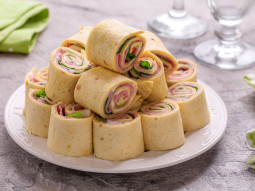 Tortilla zawijana z szynką i serem