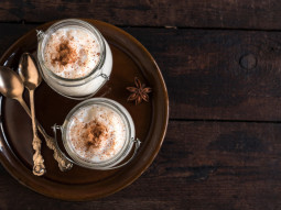 Kremowy pudding ryżowy z cynamonem