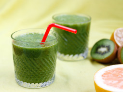 Smoothie szpinakowo-grejpfrutowe