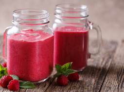 Smoothie malinowo-gruszkowe z dodatkiem siemienia lnianego