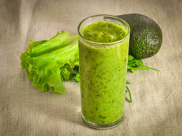 Smoothie z awokado i sałaty