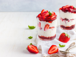 Słodki mus mascarpone  z owocami
