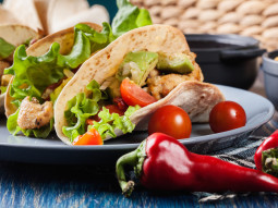 Tacos z kurczakiem i awokado
