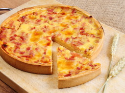 Tarta z szynką i boczkiem