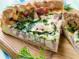 Tarta z bekonem i szpinakiem