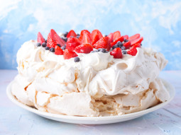Tort bezowy z lodami