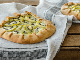 Rustykalna tarta z kiwi