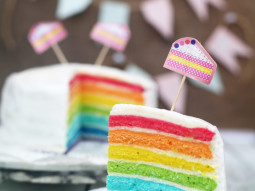 Tęczowy tort