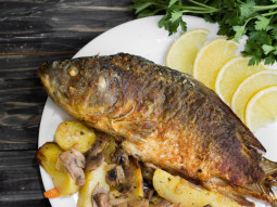 Karp nadziewany pieczarkami