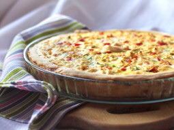 Tarta z warzywami i serem