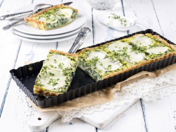Tarta z mozzarellą i szpinakiem