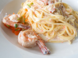 Spaghetti carbonara z krewetkami