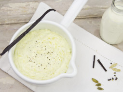 Pudding ryżowy na mleku z wanilią