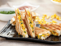Sandwich z kukurydzą i serem
