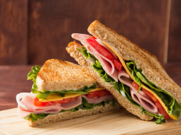 Sandwich z szynką i serem