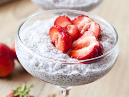 Pudding chia z truskawkami