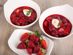 Zupa truskawkowo-rabarbarowa