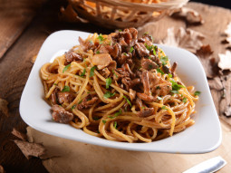 Aromatyczne spaghetti z kurkami i kurczakiem
