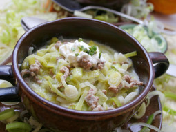 Zupa z pora i mięsa mielonego