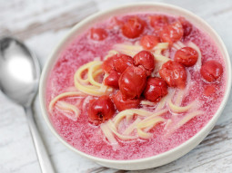 Zupa wiśniowa z makaronem