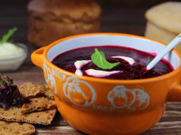 Zupa z pieczonych buraczków czerwonych