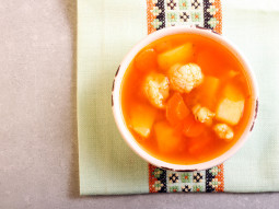 Zupa kalafiorowa z pomidorami