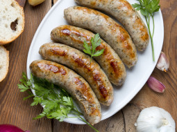 Biała kiełbasa pieczona