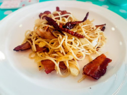 Spaghetti z boczkiem i czosnkiem