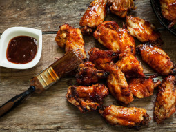 Skrzydełka z kurczaka marynowane w sosie BBQ