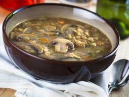 Zupa z pieczarkami i makaronem