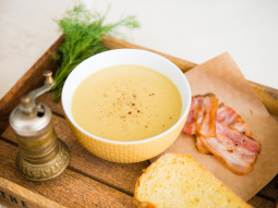 Zupa czosnkowa z boczkiem