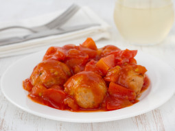 Pulpeciki z indyka w paprykowo-pomidorowym sosie