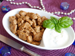 Kąski z indyka z sosem tzatziki