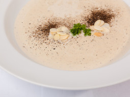 Zupa migdałowa
