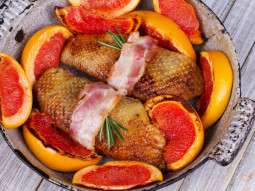 Pieczona kaczka z boczkiem i grejpfrutem
