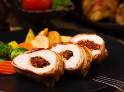 Roladki z suszonymi pomidorami i mozzarellą