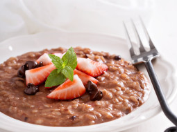 Risotto z czekoladą i truskawkami