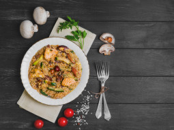Risotto z kurczakiem, cukinią i grzybami