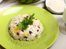 Risotto z ananasem i rodzynkami