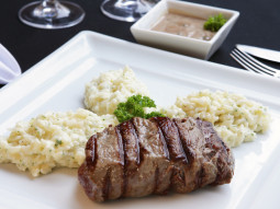 Risotto z grillowaną wołowiną