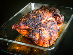Pieczona szynka marynowana w sosie barbecue