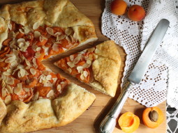 Rustykalna tarta morelowo-migdałowa