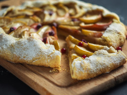 Rustykalna tarta jabłkowo-żurawinowa