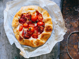 Galette z pomidorkami i szynką parmeńską
