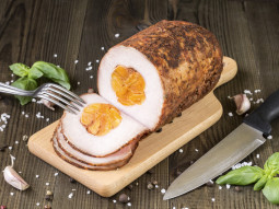Schab wieprzowy z suszonymi morelami