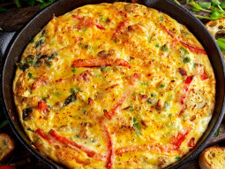 Omlet z kurczakiem i papryką