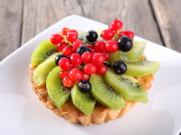 Tartaletka z kiwi i porzeczkami