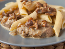 Penne z wieprzowiną i kurkami