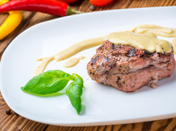 Cielęcina w sosie camembert