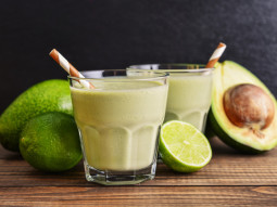 Smoothie z awokado i limonką